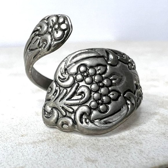 Silver Tone Floral Spoon Ring Adjustable Size 9 Vintage Style - Picture 2 of 5